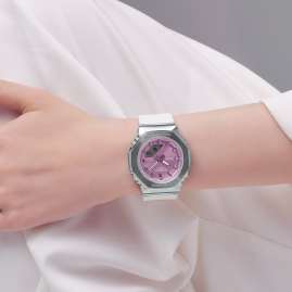 Casio GM-S2110-7A6ER G-Shock Classic Damenuhr Weiß/Flieder