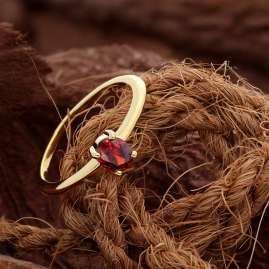 trendor 21370-16 Damenring 333 Gold (8k) Ovaler Zirkonia Granatrot