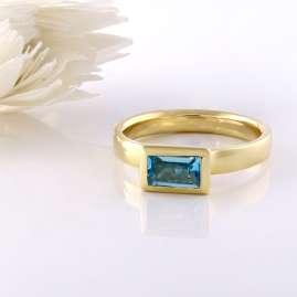 Acalee 90-1018-02 Topaz Ring Gold 333 / 8K Swiss Blue Topaz