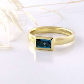 Acalee 90-1018-03 Ladies' Ring Gold 333 / 8K with London Blue Topaz